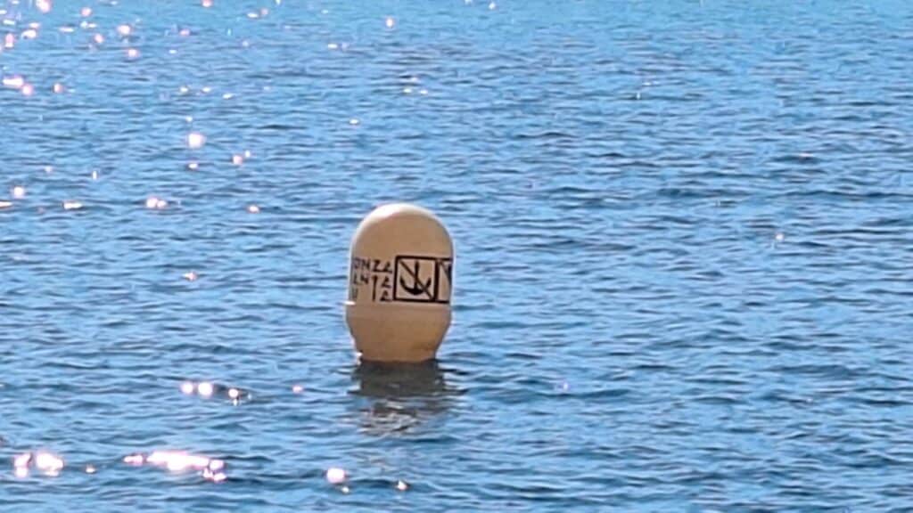 Boje im Golfe de Pinarellu